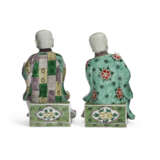 A PAIR OF CHINESE EXPORT PORCELAIN FIGURES OF SEATED LUOHANS - фото 2