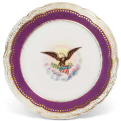 A LIMOGES (HAVILAND) PORCELAIN DINNER PLATE FROM THE STATE SERVICE OF ABRAHAM LINCOLN