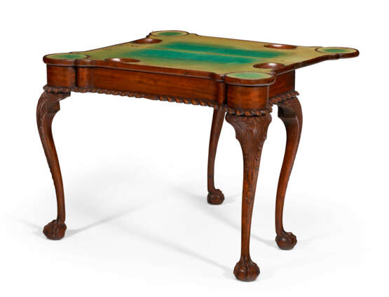 A CHIPPENDALE CARVED MAHOGANY TURRET-TOP CARD TABLE - photo 3