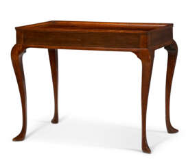 A QUEEN ANNE MAHOGANY TRAY-TOP TEA TABLE