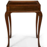 A QUEEN ANNE MAHOGANY TRAY-TOP TEA TABLE - photo 2