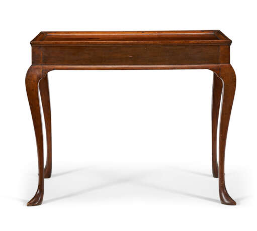 A QUEEN ANNE MAHOGANY TRAY-TOP TEA TABLE - photo 3