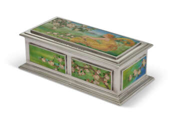 AN AMERICAN SILVER AND ENAMEL TABLE BOX