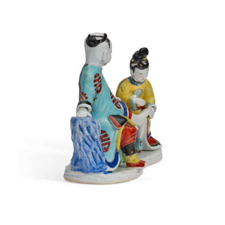A CHINESE EXPORT PORCELAIN `PEDICURE` EROTIC FIGURE GROUP - photo 3