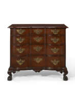 Chippendale (1750-1780). A CHIPPENDALE MAHOGANY BLOCK-FRONT CHEST-OF-DRAWERS