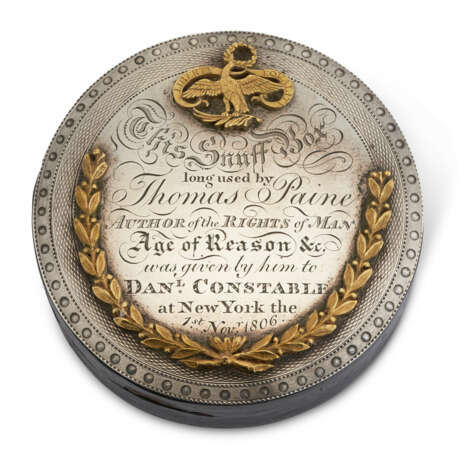 AN AMERICAN GOLD AND SILVER-MOUNTED PAPIER-MACHE SNUFF BOX - фото 2