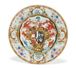 A CHINESE EXPORT PORCELAIN &#39;ENGLISH MARKET&#39; ARMORIAL SOUP-PLATE FROM THE LEAKE OKEOVER SERVICE