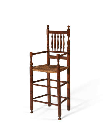 A TURNED MAPLE AND HICKORY CHILD`S HIGH CHAIR - Foto 1