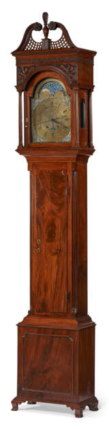 A CHIPPENDALE MAHOGANY TALL-CASE CLOCK - Foto 2