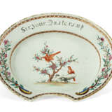 A CHINESE EXPORT PORCELAIN BARBER`S BASIN - Foto 1