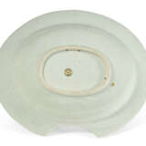 A CHINESE EXPORT PORCELAIN BARBER`S BASIN - фото 3