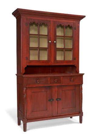 A LATE FEDERAL RED-PAINTED AND GRAIN-PAINTED MAHANTONGO VALLEY STEP-BACK CUPBOARD - фото 2