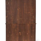 A LATE FEDERAL RED-PAINTED AND GRAIN-PAINTED MAHANTONGO VALLEY STEP-BACK CUPBOARD - фото 4