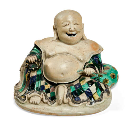 A CHINESE EXPORT PORCELAIN BISCUIT-GLAZED FIGURE OF A LAUGHING BUDDHA - фото 5