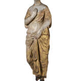 A CARVED AND GILTWOOD FIGURE OF A MAIDEN - photo 1