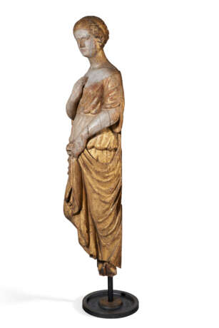 A CARVED AND GILTWOOD FIGURE OF A MAIDEN - фото 3
