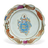 A CHINESE EXPORT PORCELAIN `DUTCH MARKET` ARMORIAL DISH - photo 1