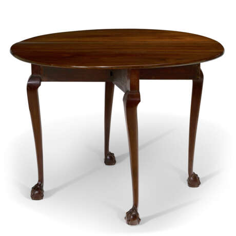 A CHIPPENDALE MAHOGANY DROP-LEAF TABLE - фото 1
