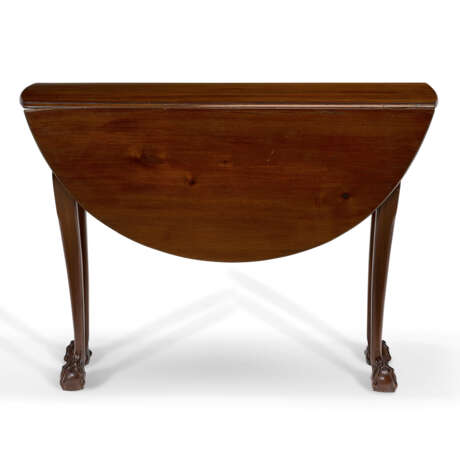A CHIPPENDALE MAHOGANY DROP-LEAF TABLE - photo 2