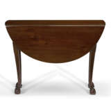 A CHIPPENDALE MAHOGANY DROP-LEAF TABLE - photo 2