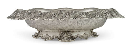 AN AMERICAN SILVER PRESENTATION CENTERPIECE BOWL OF YACHTING INTEREST - photo 1