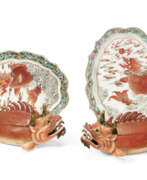 Soupières. A PAIR OF CHINESE EXPORT PORCELAIN DRAGON-CARP TUREENS, COVERS AND STANDS