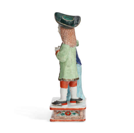 A CHINESE EXPORT PORCELAIN `EUROPEAN SUBJECT` FIGURE GROUP - фото 3