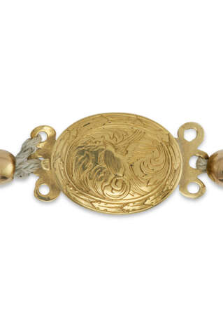 AN AMERICAN GOLD BEAD NECKLACE AND CLASP - photo 2
