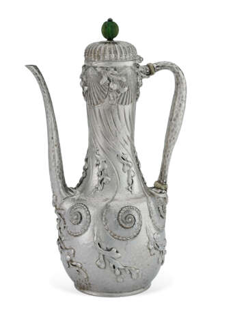 AN AMERICAN SILVER AND JADE-MOUNTED AFTER DINNER COFFEE POT - Foto 1