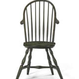 A GREEN-PAINTED HICKORY, POPLAR AND MAPLE BOW-BACK WINDSOR SIDE CHAIR - Foto 1