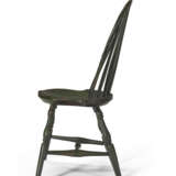 A GREEN-PAINTED HICKORY, POPLAR AND MAPLE BOW-BACK WINDSOR SIDE CHAIR - фото 2