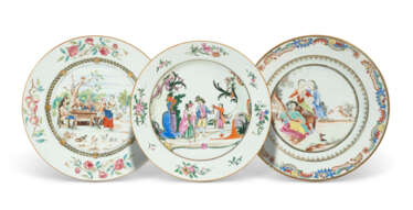 THREE CHINESE EXPORT PORCELAIN &#39;EUROPEAN SUBJECT&#39; PLATES