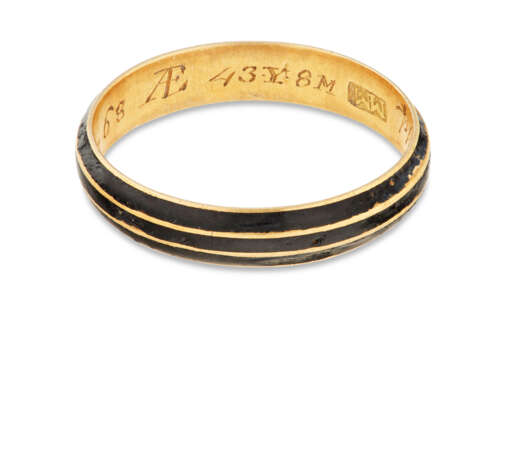 AN AMERICAN GOLD AND ENAMEL MOURNING RING - фото 1