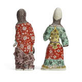 A PAIR OF CHINESE EXPORT PORCELAIN `EUROPEAN SUBJECT` COURT FIGURES - Foto 2