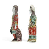 A PAIR OF CHINESE EXPORT PORCELAIN `EUROPEAN SUBJECT` COURT FIGURES - Foto 3