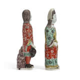 A PAIR OF CHINESE EXPORT PORCELAIN `EUROPEAN SUBJECT` COURT FIGURES - Foto 4