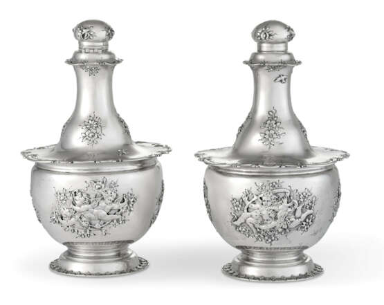 A PAIR OF AMERICAN SILVER PERFUME FLASKS - Foto 1