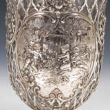 Durchbrochene Vase mit Glaseinsatz. - photo 2