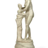 A WHITE MARBLE FIGURE OF A LADY WITH A SWAN - Foto 3