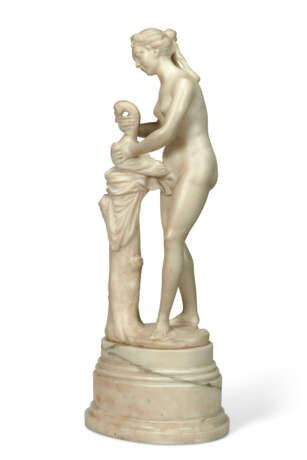 A WHITE MARBLE FIGURE OF A LADY WITH A SWAN - фото 3