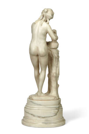 A WHITE MARBLE FIGURE OF A LADY WITH A SWAN - Foto 6