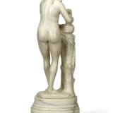 A WHITE MARBLE FIGURE OF A LADY WITH A SWAN - Foto 6