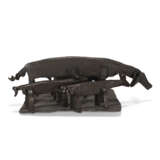 A SET OF NINE IRON FIGURES AND GROUPS OF ANIMALS - фото 7