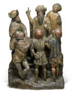 Naturholz. A POLYCHROME AND GILT-CARVED GROUP OF A BEARDED MAN SURROUNDED BY FOLLOWERS