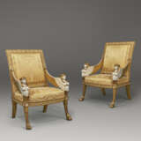 A PAIR OF LATE LOUIS XVI WHITE-PAINTED AND GILTWOOD FAUTEUILS - Foto 1