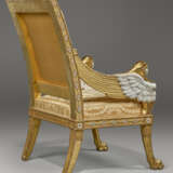 A PAIR OF LATE LOUIS XVI WHITE-PAINTED AND GILTWOOD FAUTEUILS - Foto 7