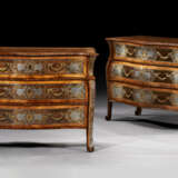 A PAIR OF SOUTH GERMAN WALNUT, FRUITWOOD, BRASS AND PEWTER-INLAID BOULLE MARQUETRY COMMODES - фото 1