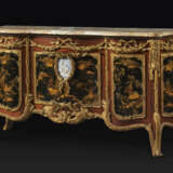 A PAIR OF LARGE ORMOLU AND JASPERWARE-MOUNTED, AMBOYNA, MAHOGANY GILT AND BLACK JAPANNED COMMODES AUX VANTAUX - photo 3