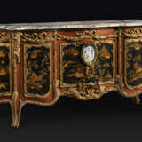 A PAIR OF LARGE ORMOLU AND JASPERWARE-MOUNTED, AMBOYNA, MAHOGANY GILT AND BLACK JAPANNED COMMODES AUX VANTAUX - photo 15