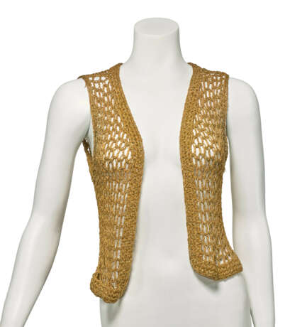 A GOLD CROCHETED VEST - Foto 1
